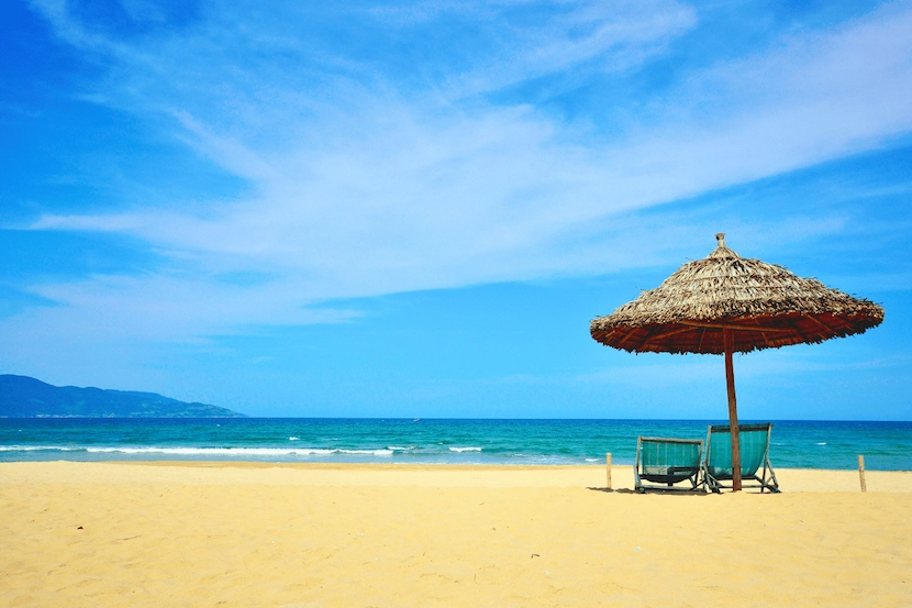 danang beach in april