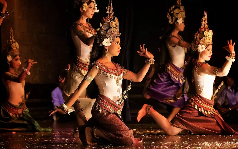La danse Apsara trouve ses origines au VIIᵉ siècle
