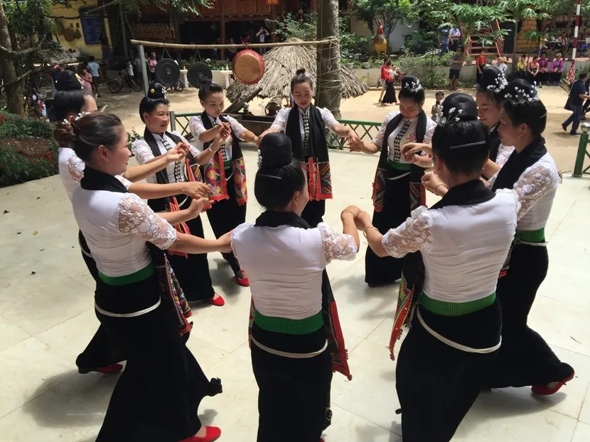 ethnic groups in mu cang chai vietnam xoe dances