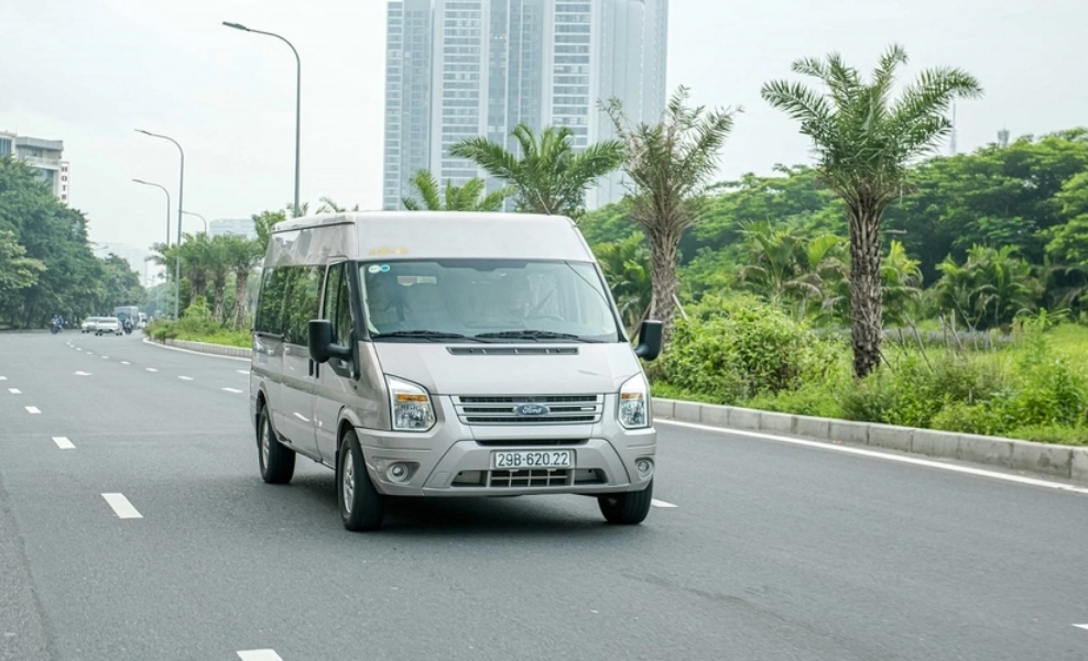 Travel from Hanoi to Da Nang by private car