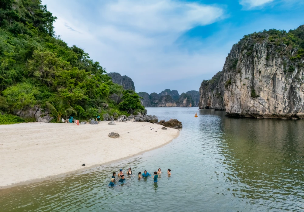 pristine bai tu long bay vietnam