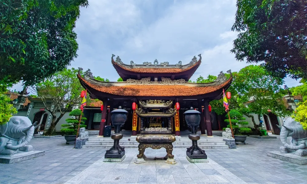 Le temple Den Do est une destination du voyage en train à Hanoi