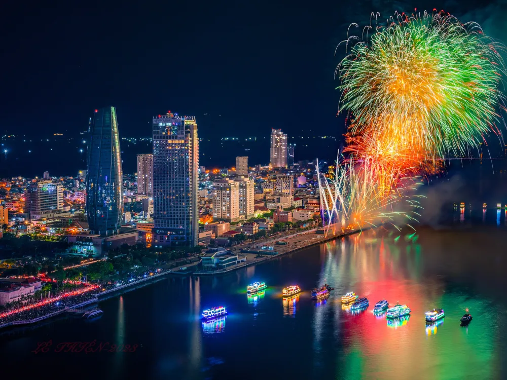 stunning firework festival held in da nang