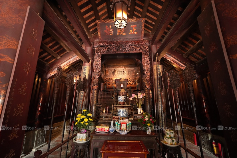 inside dinh temple