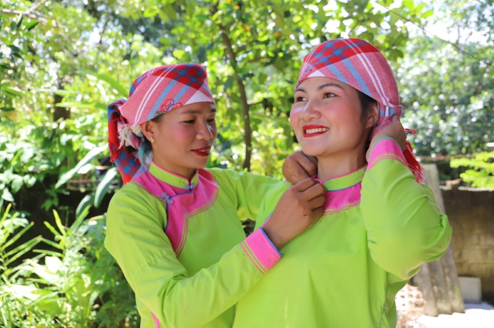 clothing of Hmong people in Lao Chai village Sa Pa