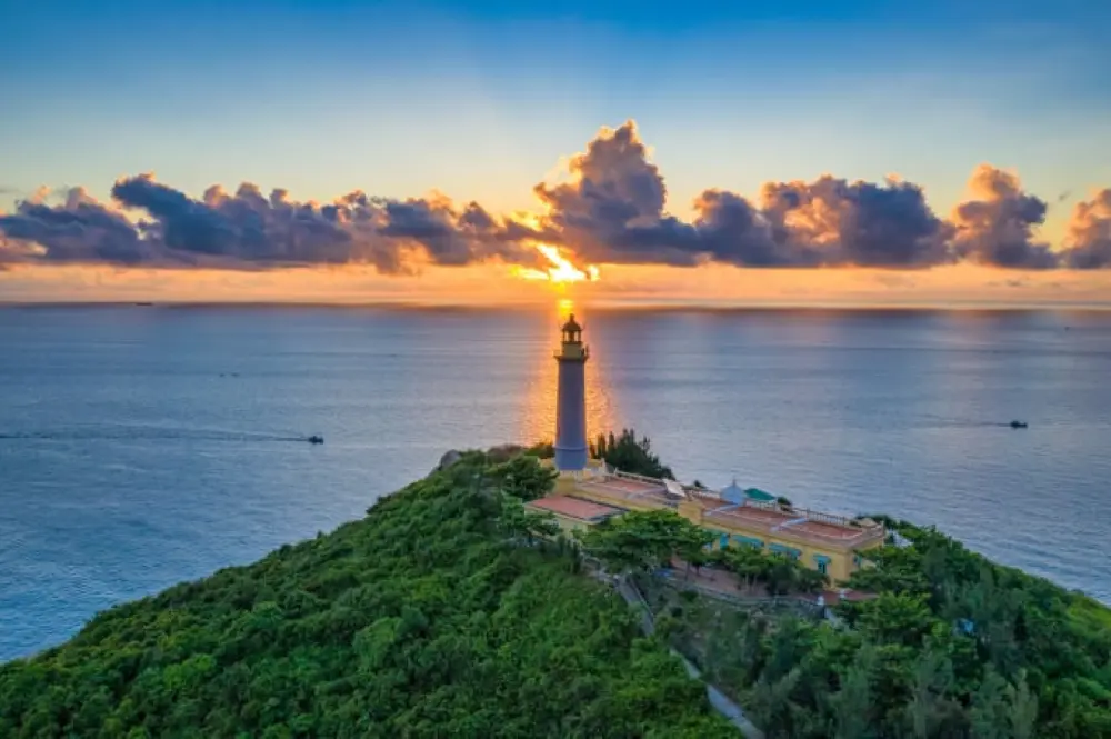 the first sunriseon mainland vietnam mui dien phu yen