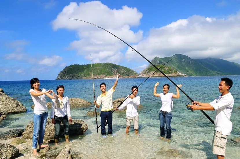 fishing at bai but da nang