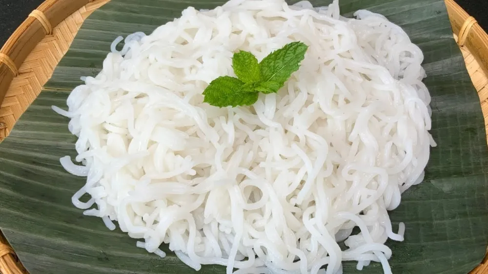 a type of Vietnamese rice vermicelli noodles fresh vermicelli bun