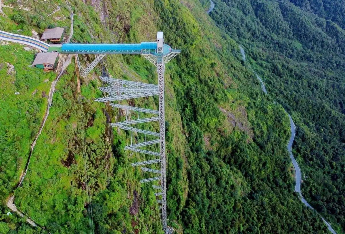 sapa glass bridge vietnam