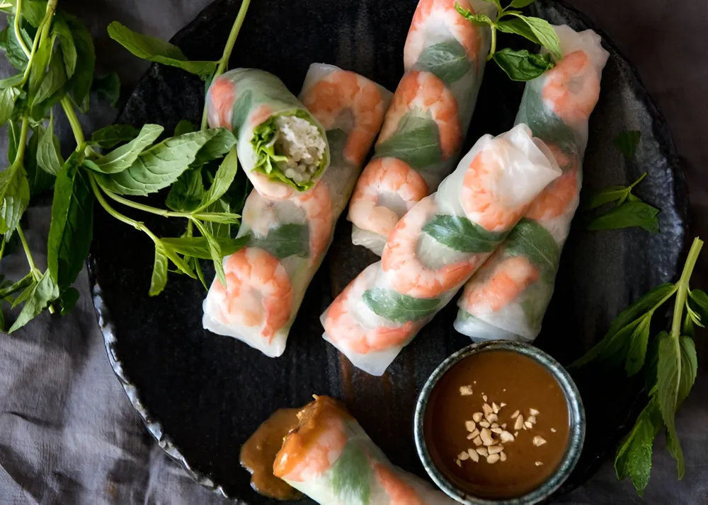 goi Cuon Vietnamese fresh spring rolls with shrimp and herbs popular street food