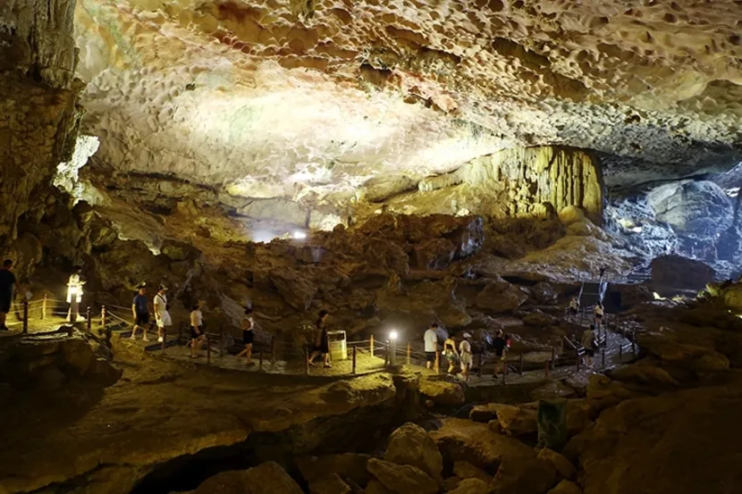 grotta della sorpresa hang sung sot baia halong 6