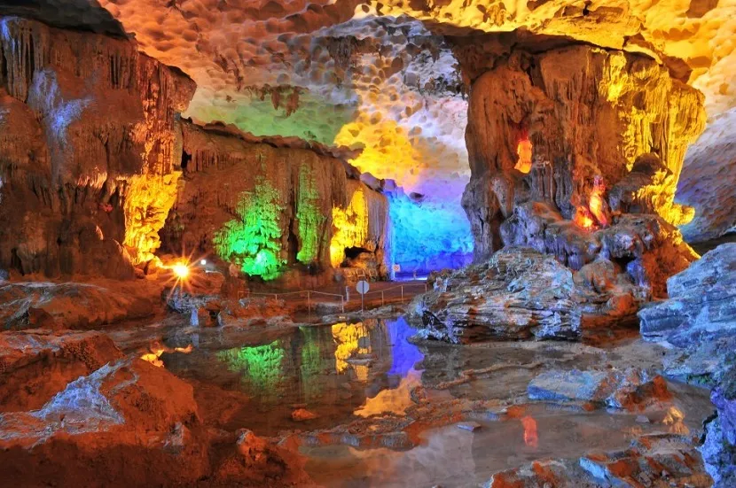 grotte de la surprise hang sung sot baie d'halong