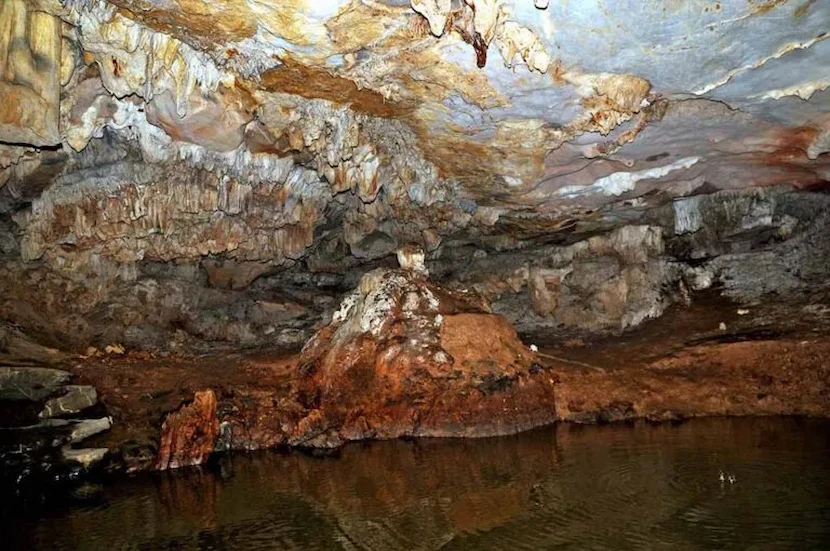 grotte but thung nham ninh binh vietnam