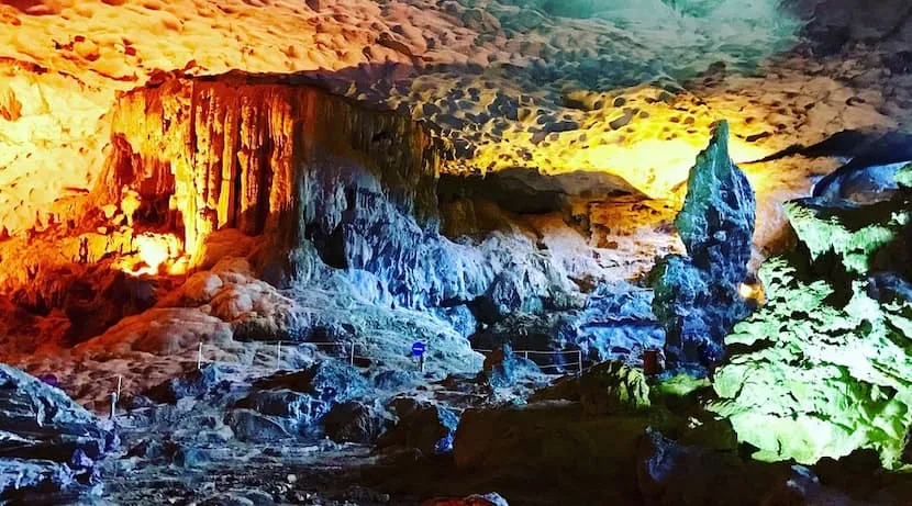 grotte de sung sot dans la baie d halong