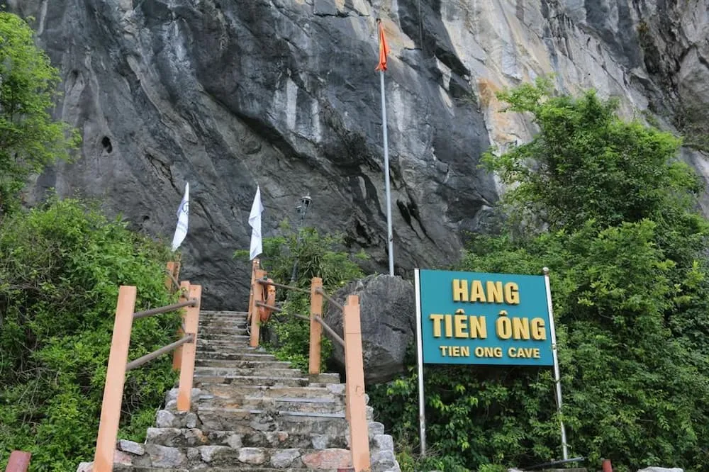 grotte tien ong dans la baie d halong