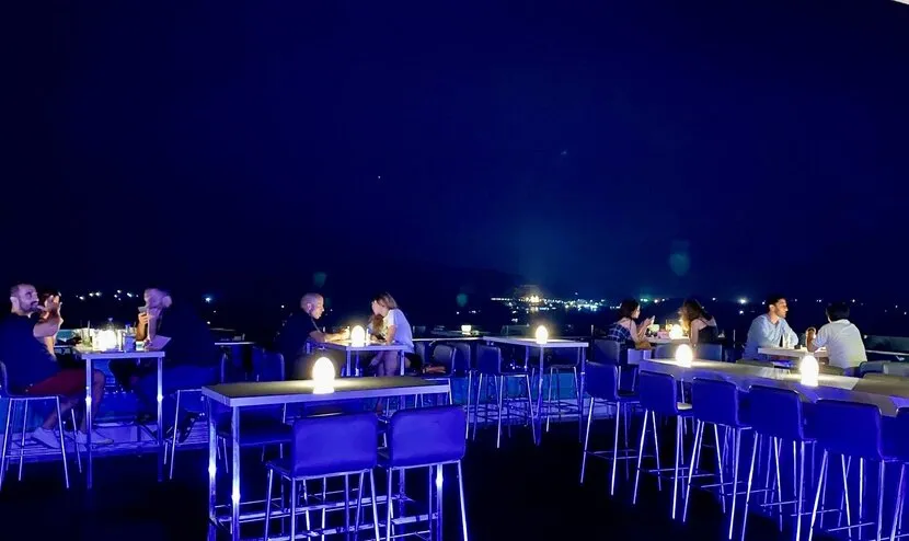 La vita notturna di Nha Trang bar terrazzo