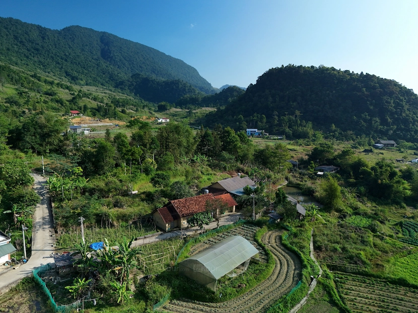Un village où vit le groupe ethnique Bo Y dans la boucle de Ha Giang