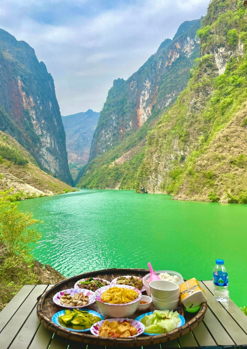 Pranzare e godersi la migliore vista del Tu San Canyon nell'Ha Giang Loop