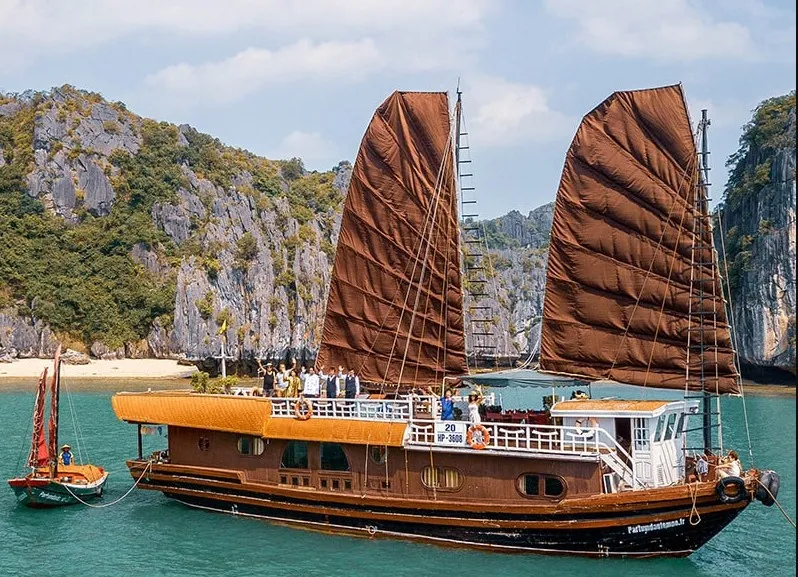 halong bay private cruise four season