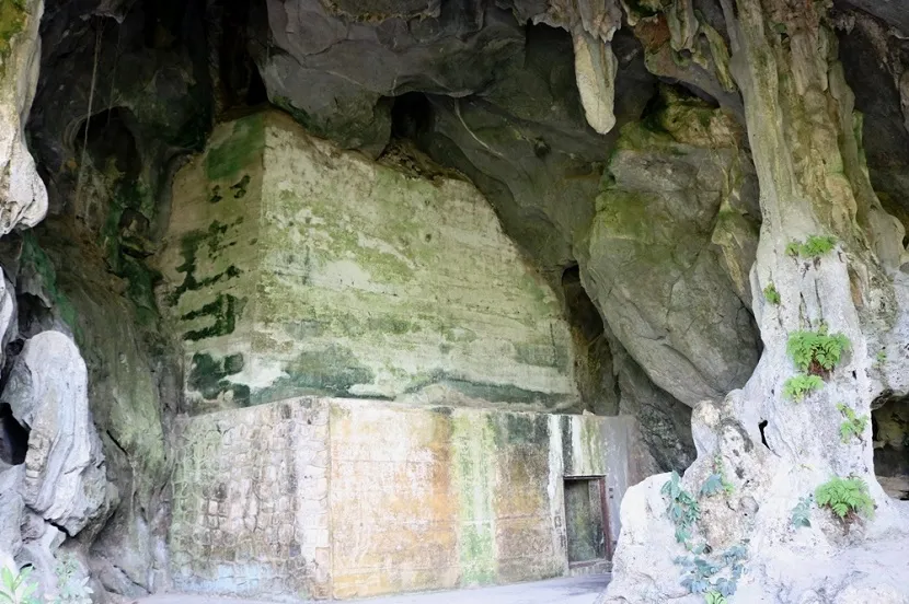 halong bay tour army cave in cat ba island