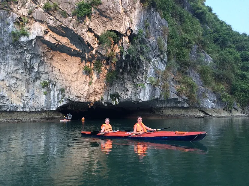 baia lan ha crociere itinerari attivita kayak