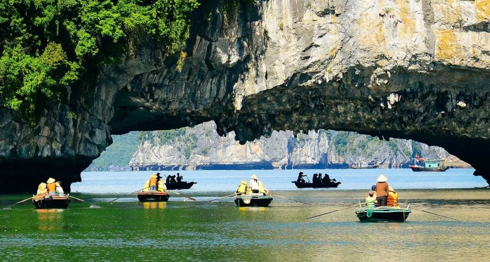 halong bay caves hang luon cave