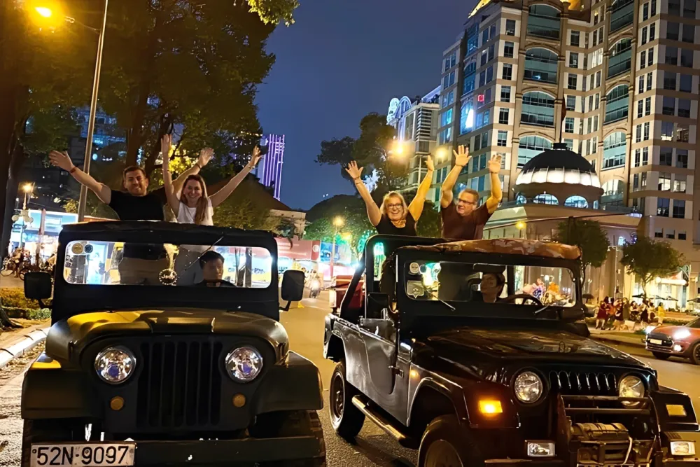 Tour in Jeep serale ad Hanoi
