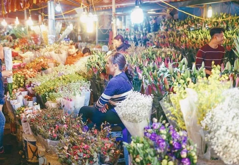hanoi nightlife market
