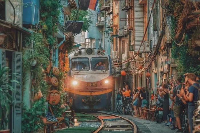 La strada dei treni di Hanoi quartiere antico