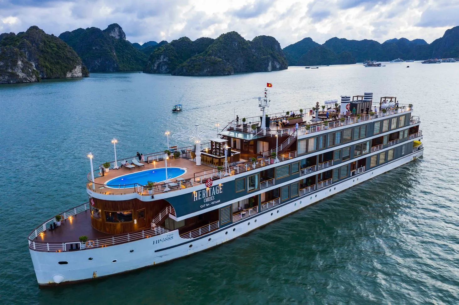 crociere migliori baia lan ha heritage cruise binh chuan