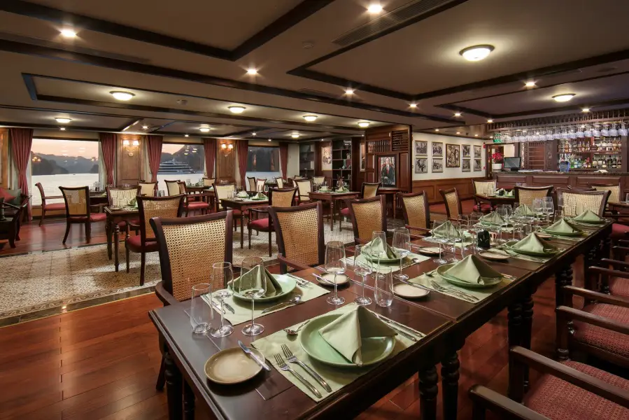 Heritage Cruise binh chuan restaurant