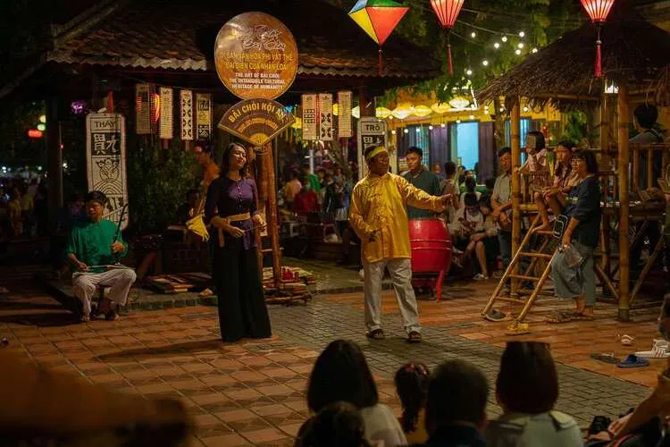 Il Bai Choi è un gioco popolare tradizionale vietnamita che si svolge durante il Festival della Luna Piena di Hoi An