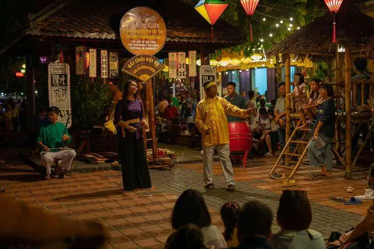 Bai Choi, jeu traditionnel vietnamien, fête de la pleine lune de Hoi An.