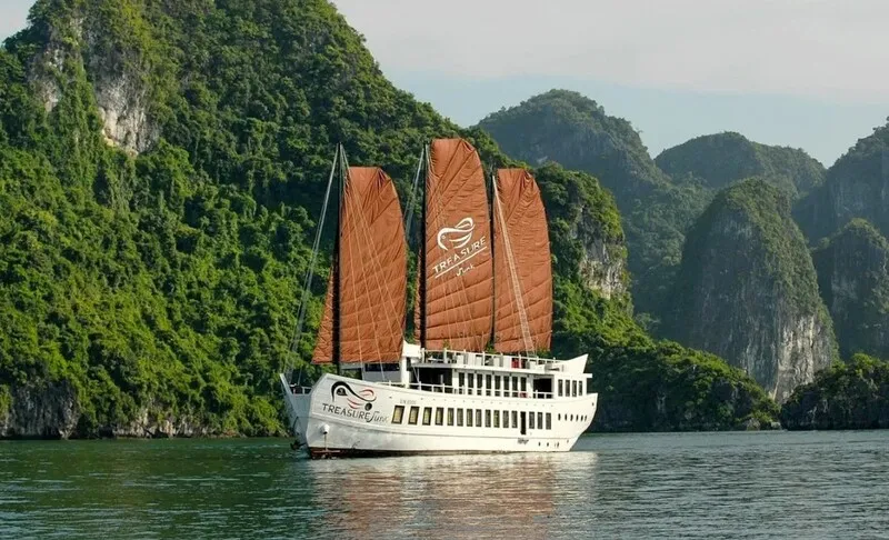how to choose halong bay cruise ship