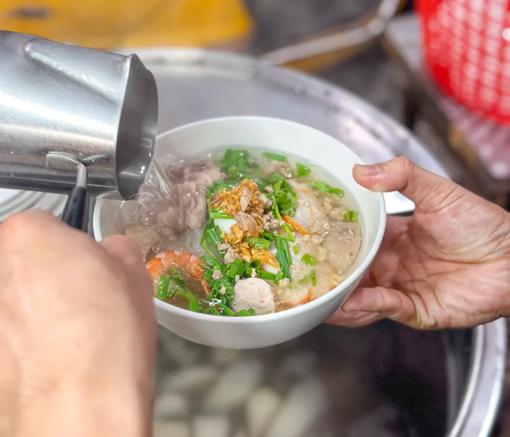 Hủ tiếu My Tho aux nouilles fermes et l&eacute;g&egrave;rement &eacute;lastiques