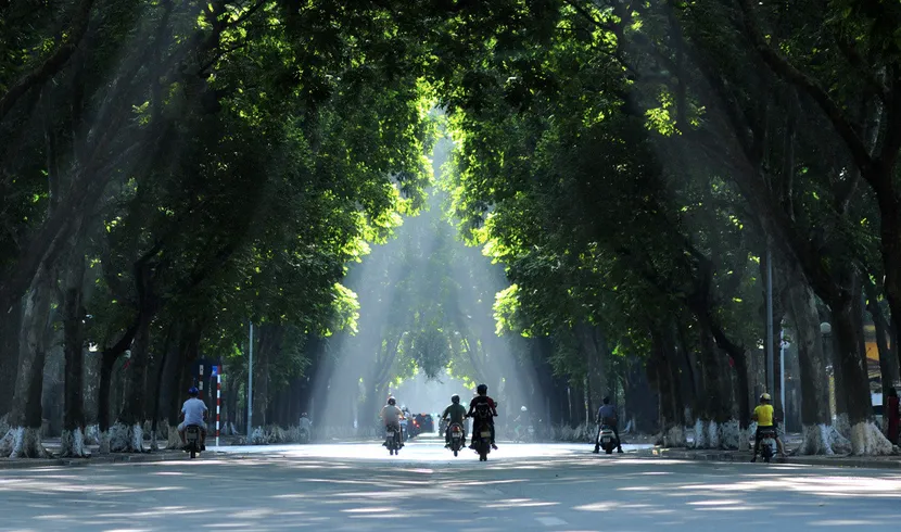 autumn is the best time to travel to hanoi