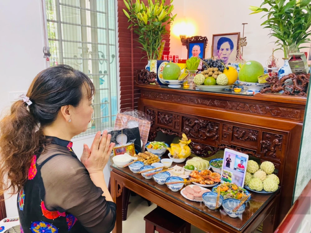 How the Vietnamese show respect for their ancestors