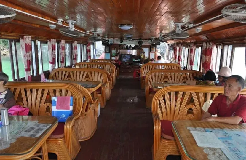 interieur dans le bateau partage