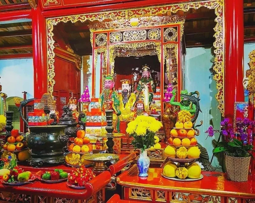 interno tempio Ngoc SOn