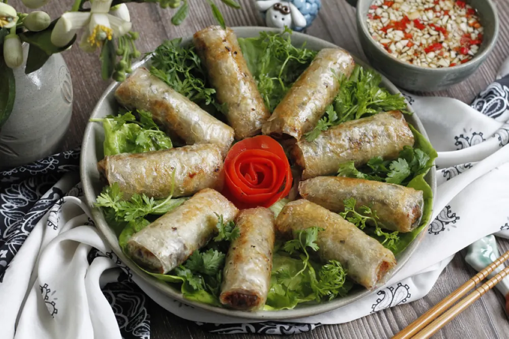 Involtini primavera di piccione - gastronomia di Bat Trang