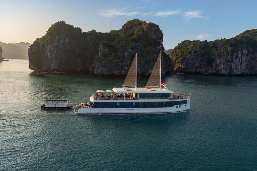 croisiere baie Halong guide jade sails
