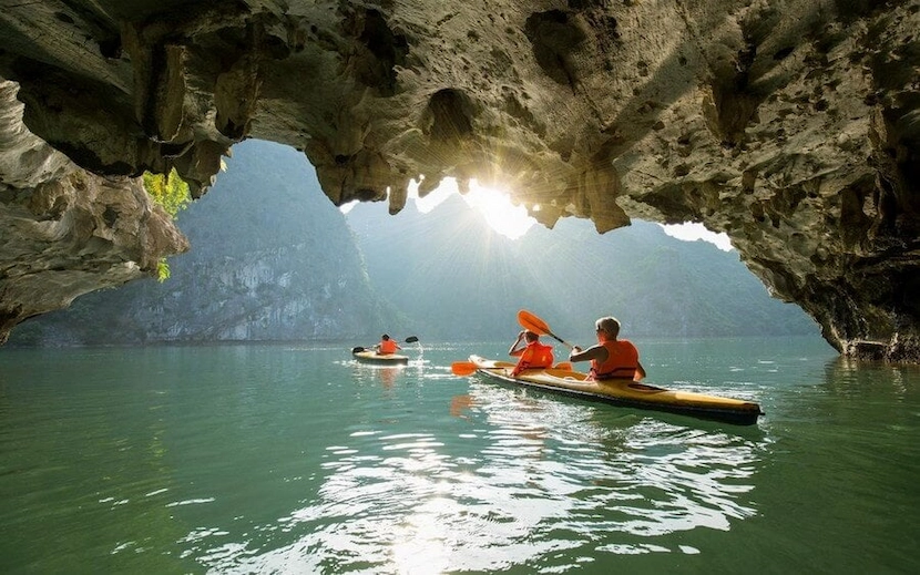 kayaking at luon cave