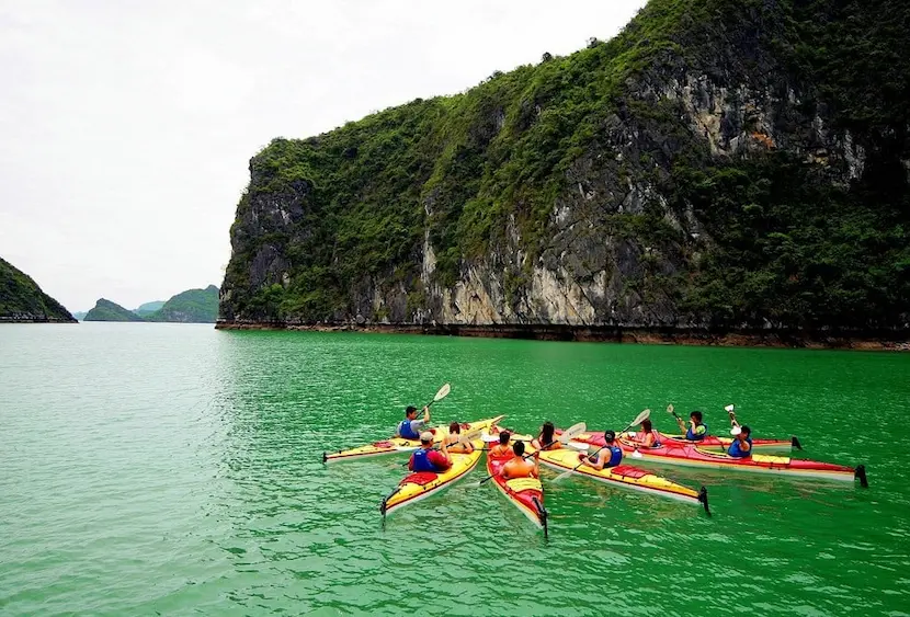 kayaking en baie halong 2