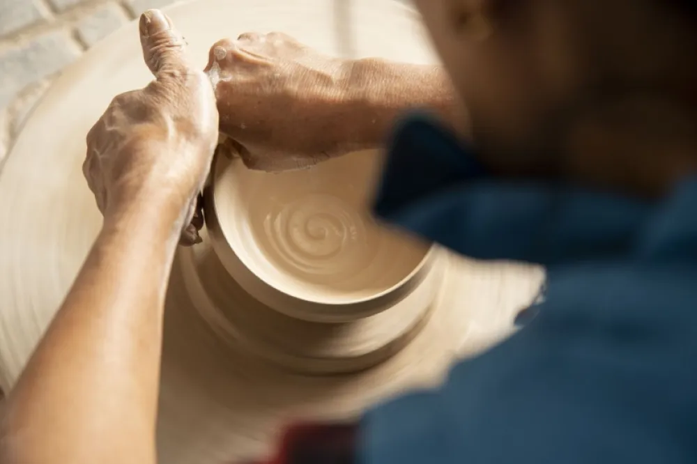 Prueba a fabricar productos de cer&aacute;mica en el pueblo de Bat Trang, cerca de Hanoi