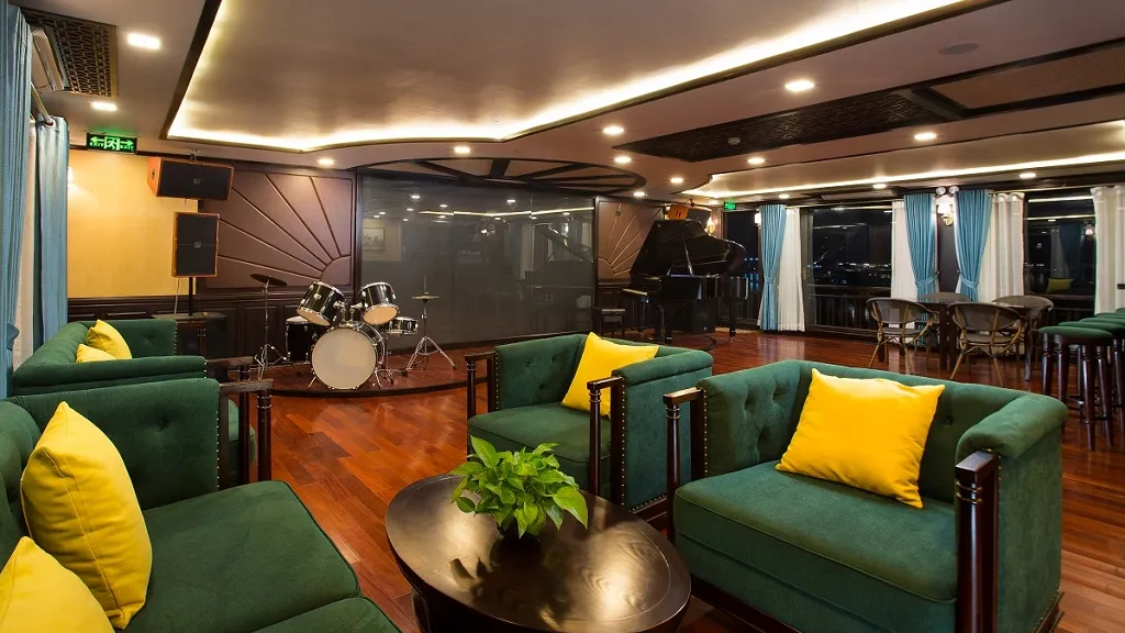 La Regina Legend Cruise lounge