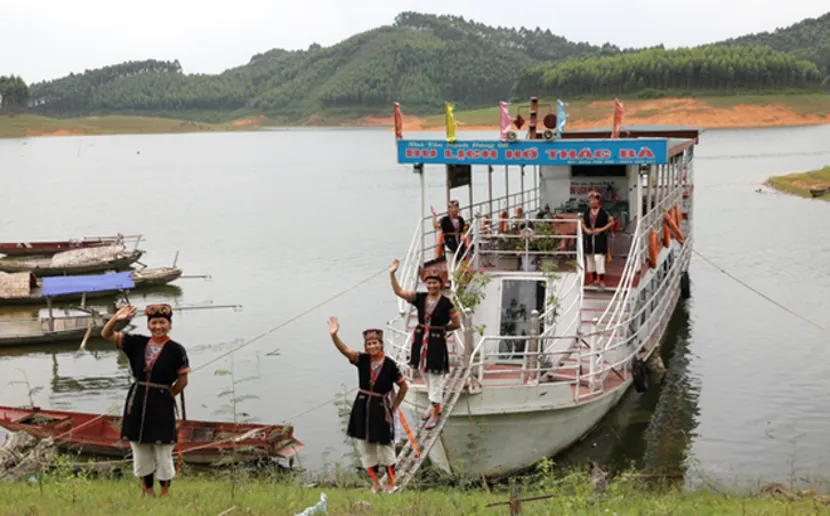 ethnic minorities in thac ba lake