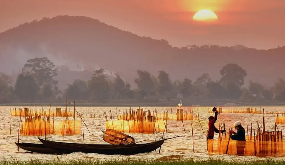 Vista al tramonto sul lago Lak, una famosa attrazione vicino a Buon Ma Thuot