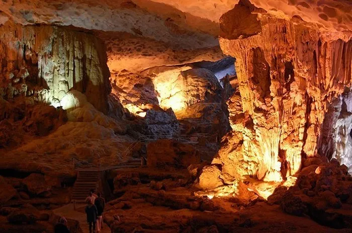 grotta dell'isola di cat ba baia lan ha