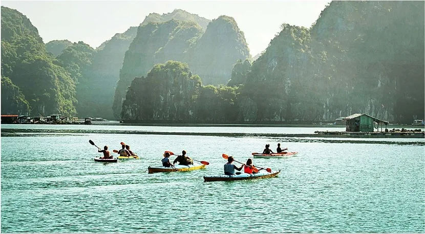 lan ha bay kayaking