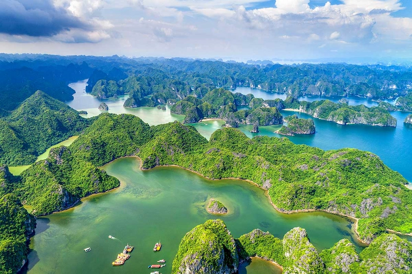 lan ha bay from above